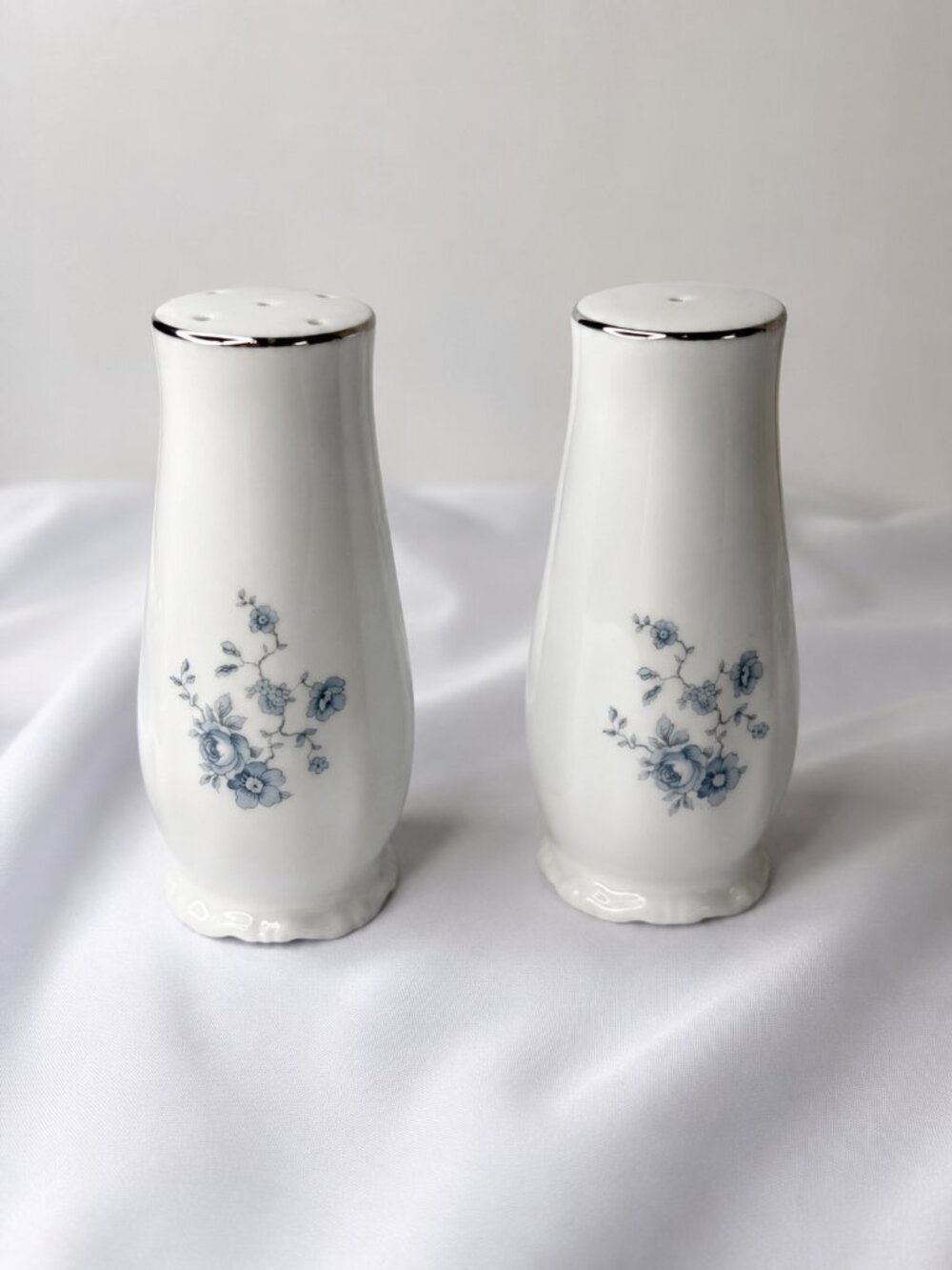 Vintage Johann Haviland Blue Garland Salt & Pepper Shakers Bavaria Germany
